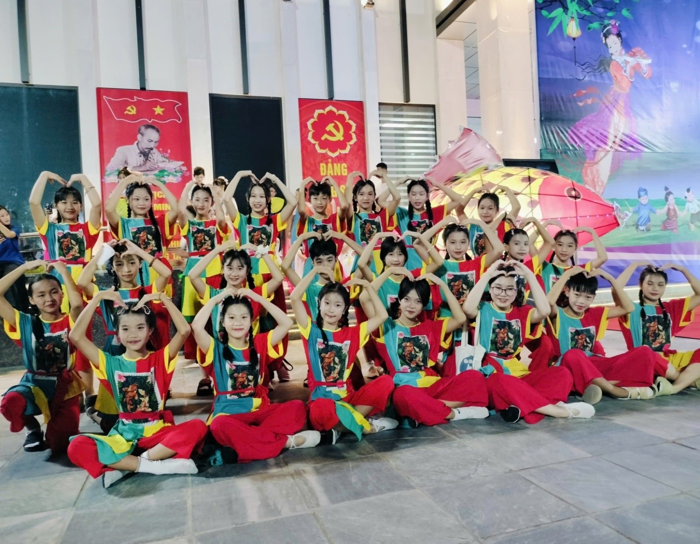 Liên Đội THCS Tuần Giáo thắp sáng "Đêm Hội Trăng Rằm"