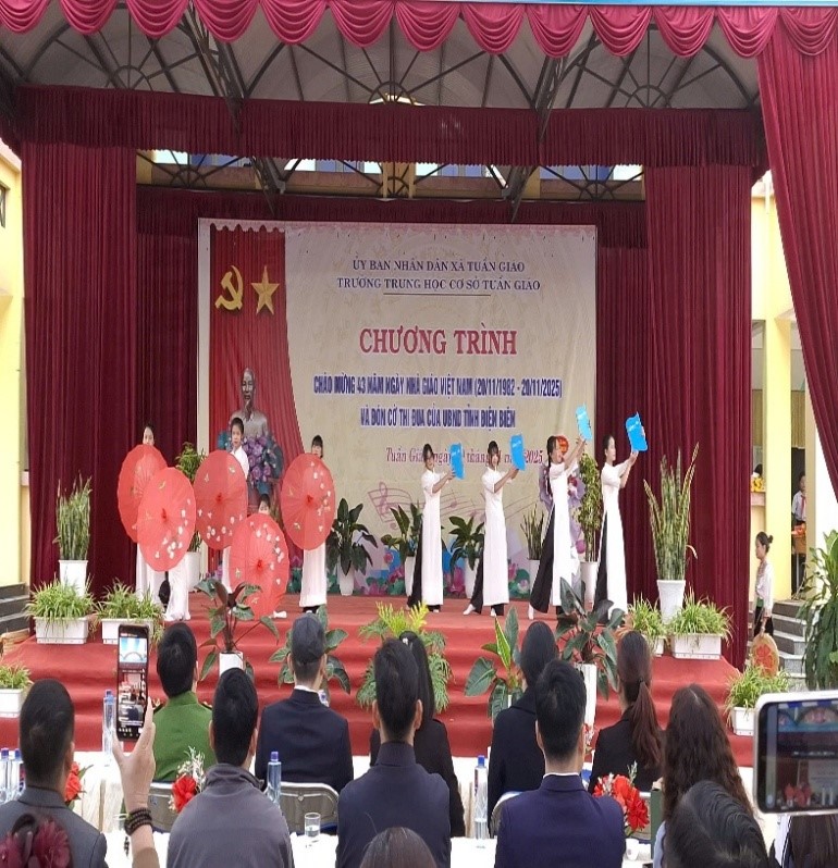 TRƯỜNG THCS TUẦN GIÁO CHÀO MỪNG 43 NĂM NGÀY NHÀ GIÁO VIỆT NAM