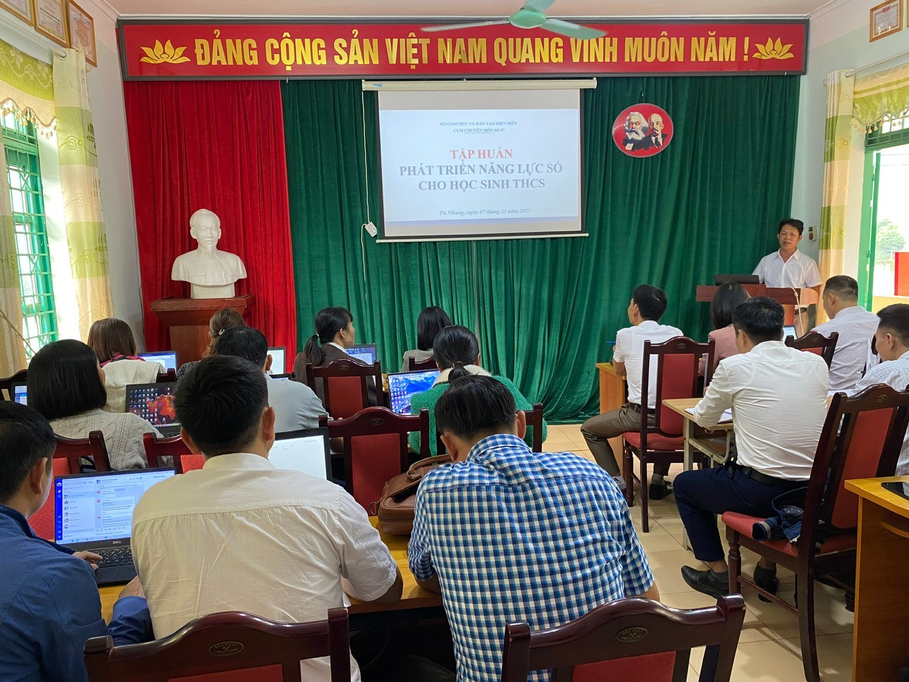 Cụm sinh hoạt chuyên môn số 7 cấp THCS